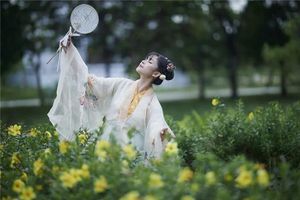 耳が熱くなると吉凶の時刻を占う