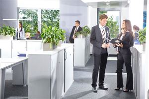 さまざまな人々のオフィスレイアウト