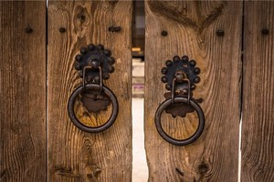 玄関は3つのものと真正面にあってはいけない