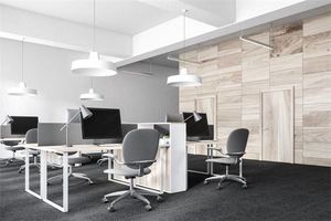 オフィスでドアのそばに座るのは良いですか？