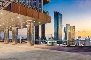 会社をバス停のそばに設けるのは良いのでしょうか？